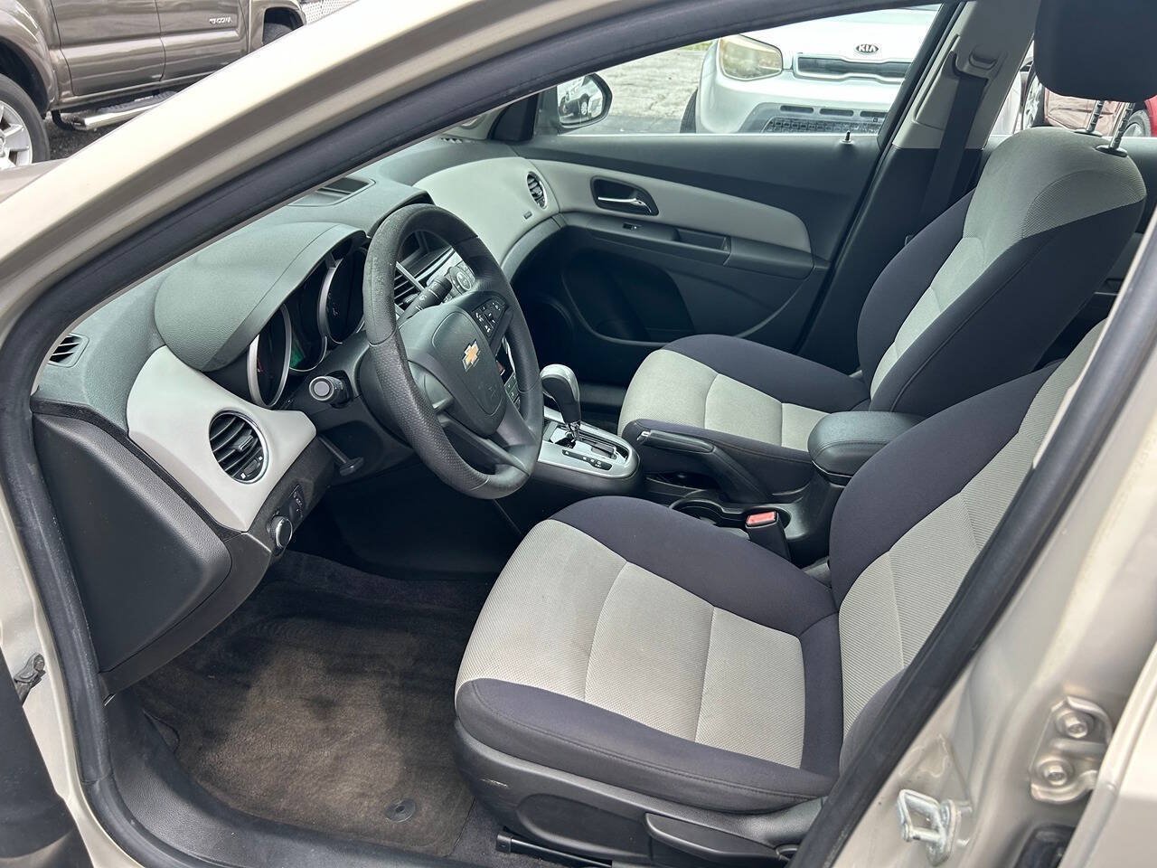 Used 2012 Chevrolet Cruze LS w/ Connectivity Package FWD image 6