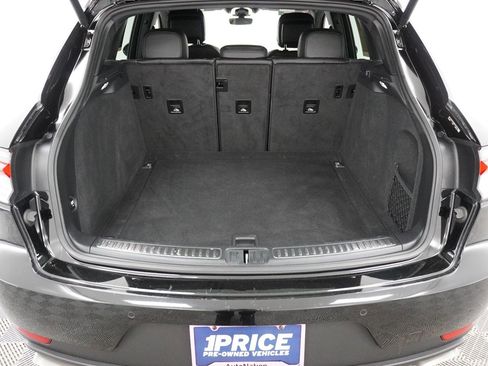 Used 2021 Porsche Macan image 11