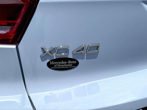 Used 2024 Volvo XC40 B5 Plus AWD/4WD image 32