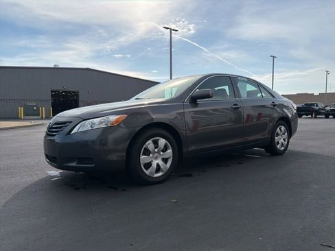 Used 2009 Toyota Camry LE FWD image 3