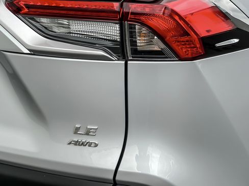 Used 2023 Toyota RAV4 LE AWD/4WD image 25