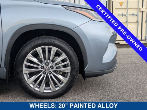 Used 2024 Toyota Highlander Platinum FWD image 12