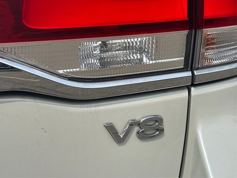 Used 2018 Toyota Land Cruiser image 27