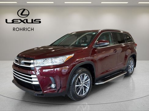 Used 2019 Toyota Highlander XLE AWD/4WD image 1