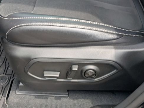 Used 2024 Jeep Grand Cherokee Altitude AWD/4WD image 13