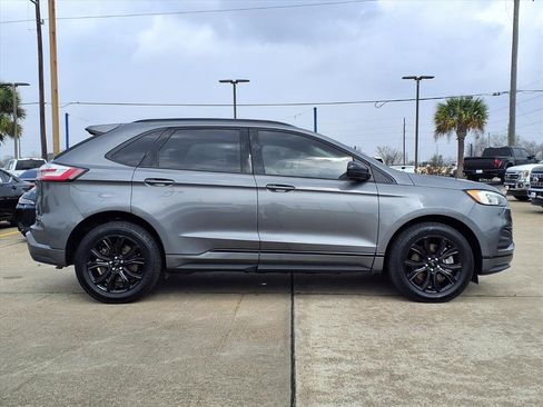 Certified 2022 Ford Edge SE w/ Black Appearance Package image 5
