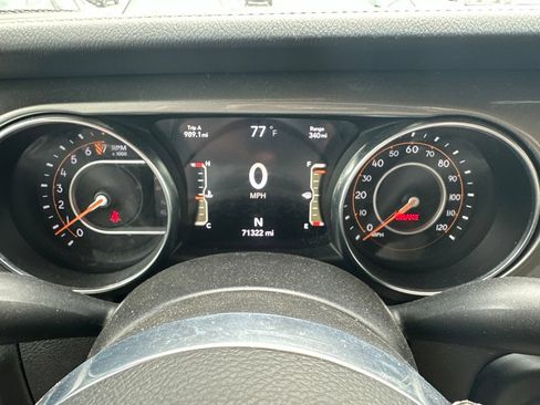 Used 2022 Jeep Gladiator Overland w/ Trailer Tow Package AWD/4WD image 27