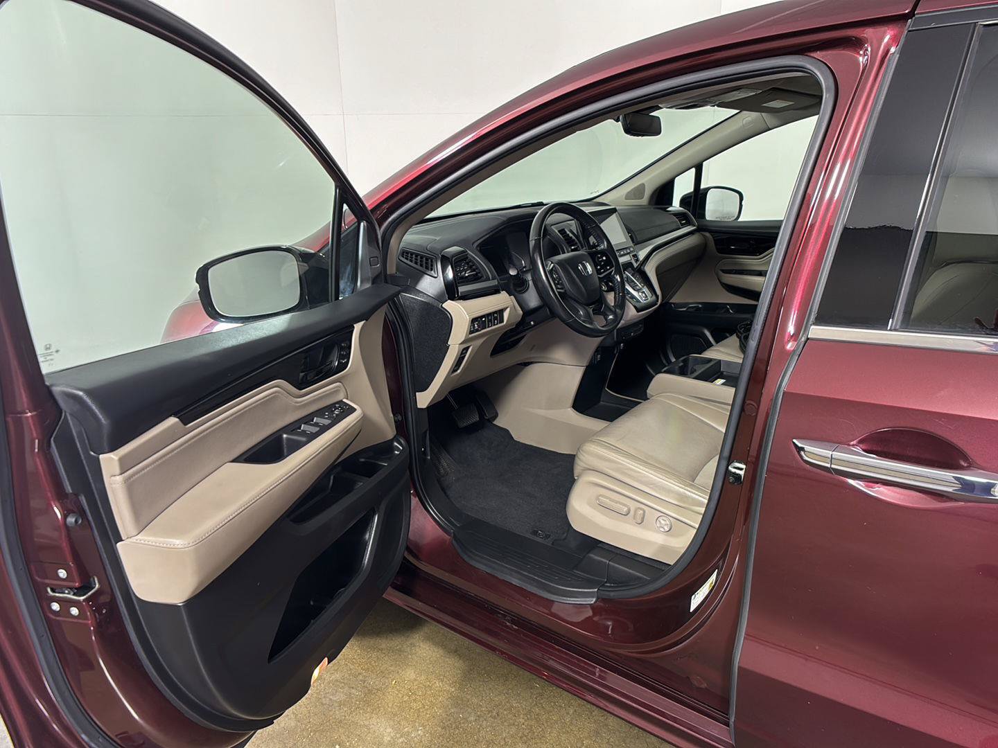 Used 2019 Honda Odyssey Elite image 2