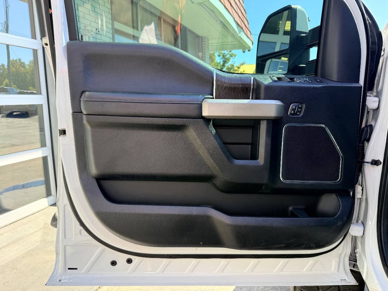 Used 2020 Ford F250 Lariat w/ Lariat Ultimate Package AWD/4WD image 20