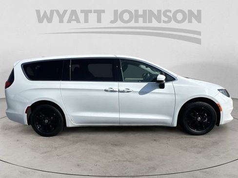 Used 2023 Chrysler Voyager LX FWD image 6