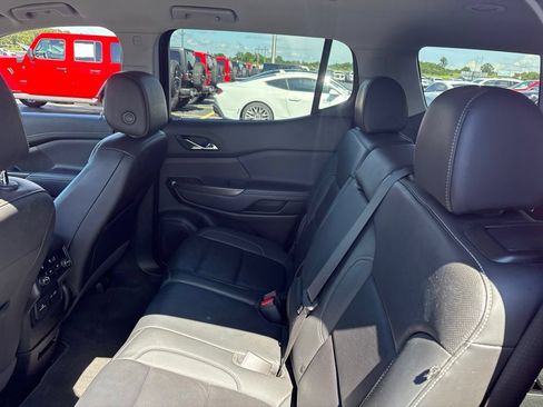 Used 2023 GMC Acadia SLT FWD image 12