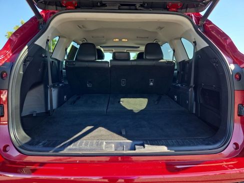 Used 2020 Toyota Highlander XLE FWD image 27
