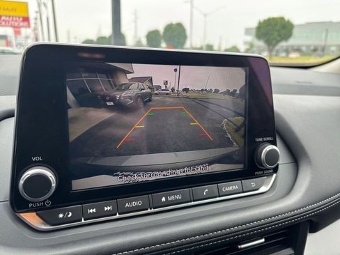 Used 2025 Nissan Rogue SV AWD/4WD image 24