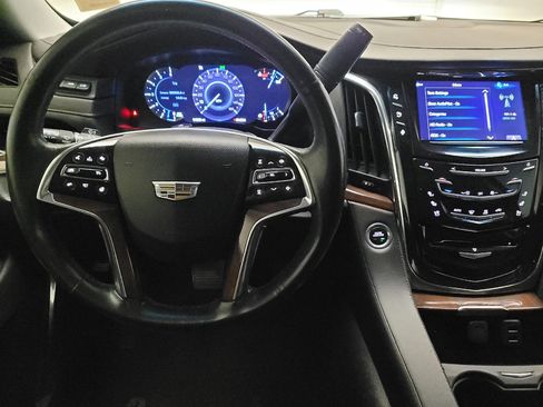 Used 2016 Cadillac Escalade Luxury AWD/4WD image 22