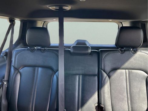 Certified 2024 Jeep Wagoneer L Series II w/ Flexible Seating Group image 29