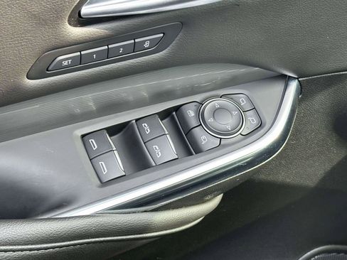 Used 2024 Cadillac XT4 Premium Luxury image 16