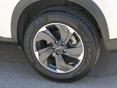Used 2024 Nissan Rogue SV FWD image 10