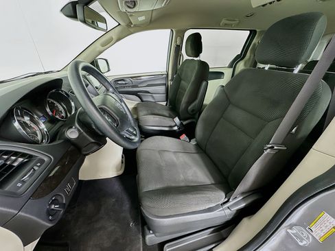 Used 2020 Dodge Grand Caravan SE w/ UConnect Hands-Free Group image 13