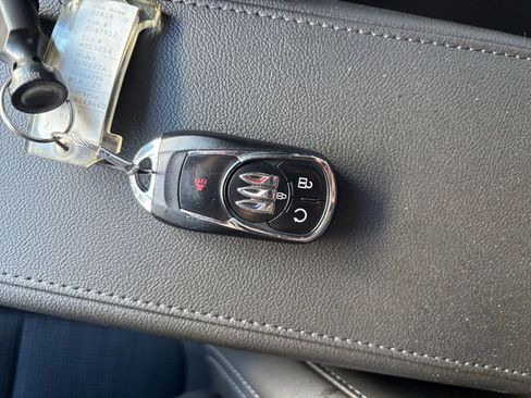 Used 2025 Buick Envista Preferred image 22