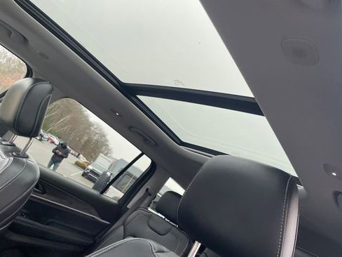 Used 2022 Jeep Grand Cherokee L Limited image 41