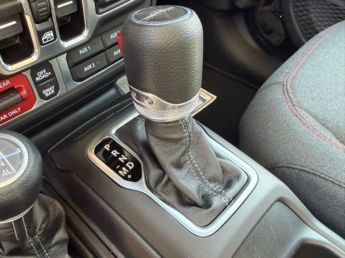 New 2025 Jeep Gladiator Rubicon w/ Convenience Group image 18