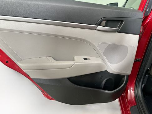 Used 2017 Hyundai Elantra SE FWD image 23