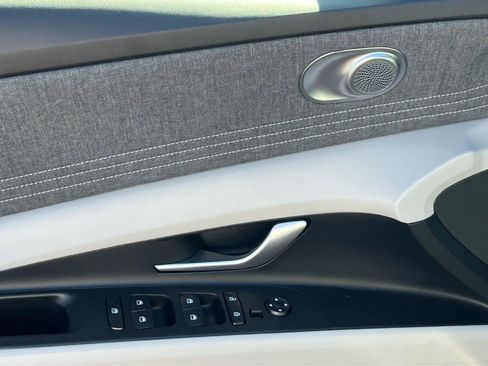 Certified 2026 Hyundai Elantra Limited FWD image 30