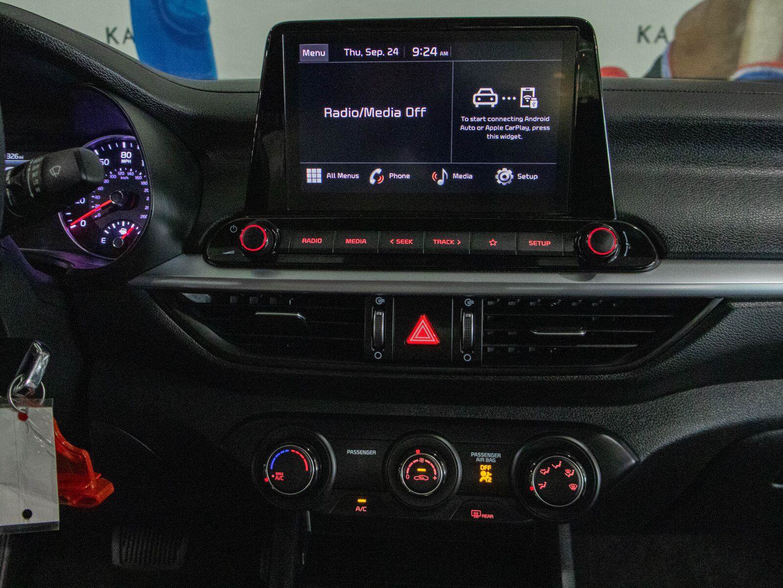 Used 2023 Kia Forte LXS w/ LXS Technology Package FWD image 4