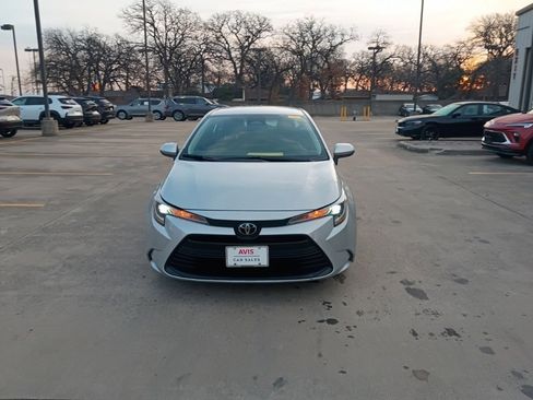 Used 2024 Toyota Corolla LE image 2