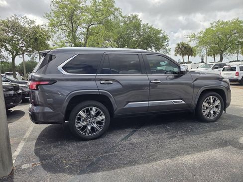 Used 2025 Toyota Sequoia Capstone image 5