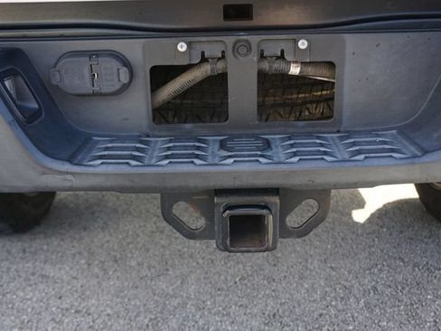 Used 2018 Toyota Tacoma SR5 RWD image 8