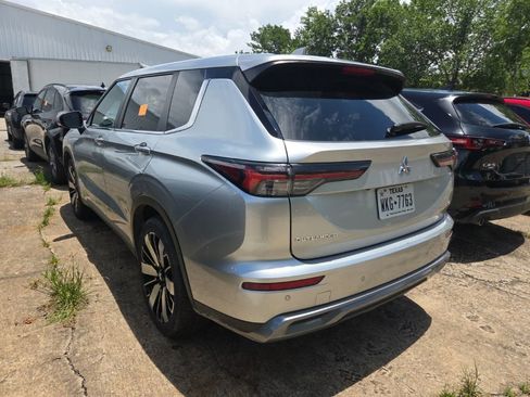 Used 2025 Mitsubishi Outlander SE AWD/4WD image 7