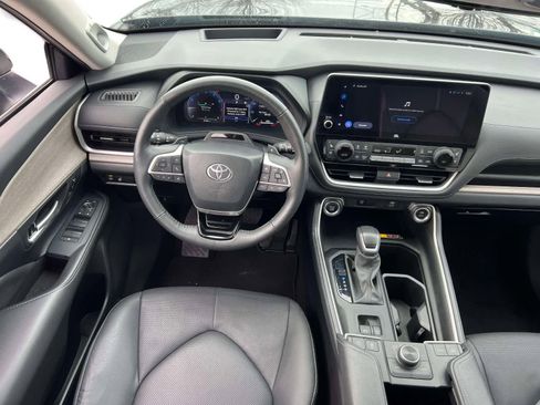 Used 2024 Toyota Grand Highlander Platinum image 13