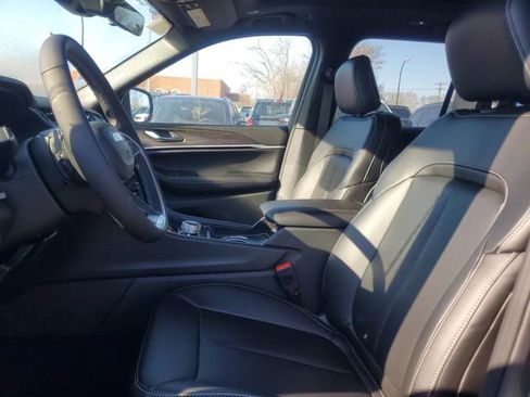 New 2025 Jeep Grand Cherokee Limited image 10