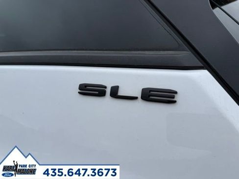 Used 2024 GMC Terrain SLE w/ Elevation Edition image 11