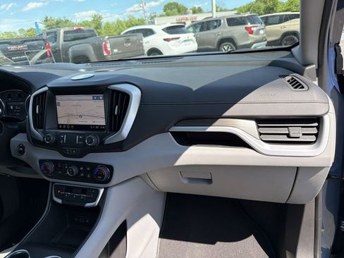 Certified 2024 GMC Terrain SLT w/ Infotainment Package II AWD/4WD image 30