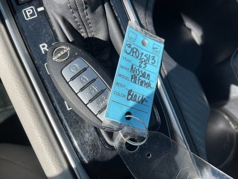 Used 2025 Nissan Altima 2.5 SV image 10