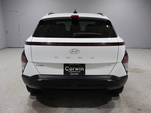 Used 2025 Hyundai Kona SEL AWD/4WD image 3