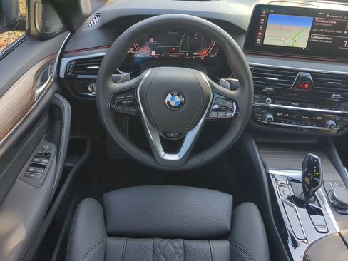 Used 2023 BMW 530i w/ Premium Package image 15