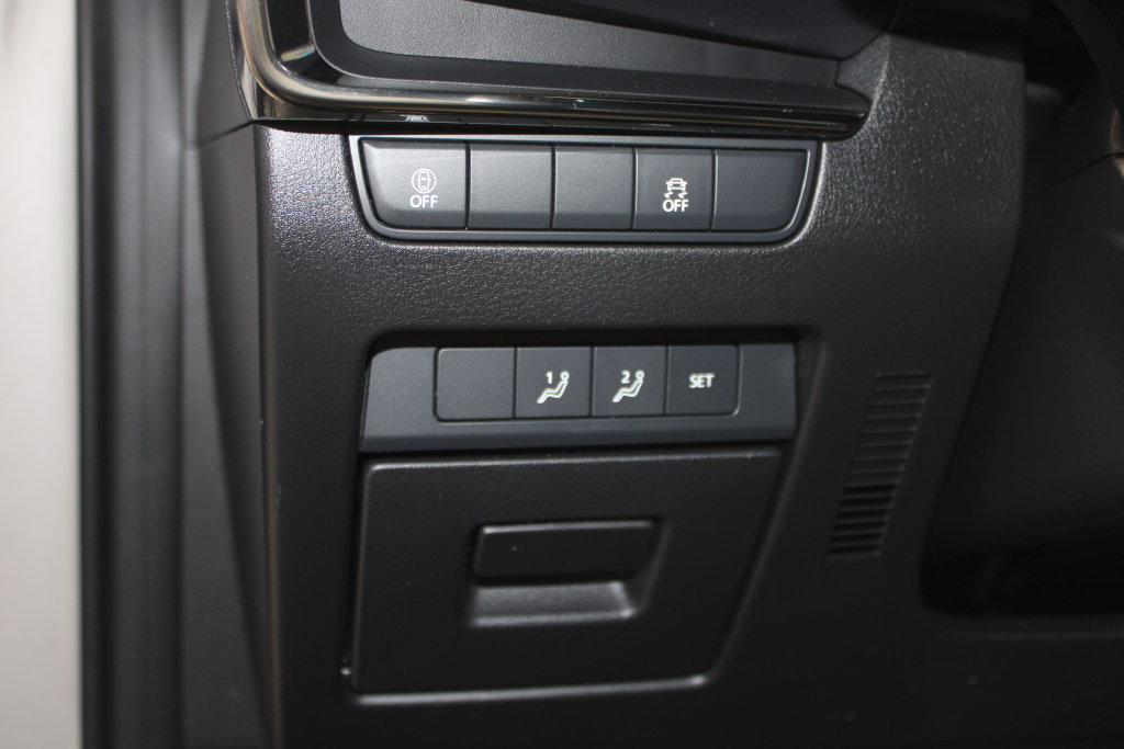 Used 2023 MAZDA MAZDA3 s FWD image 7