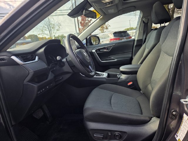 Used 2024 Toyota RAV4 XLE AWD/4WD image 17