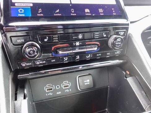 Used 2025 Jeep Grand Cherokee L Limited AWD/4WD image 18