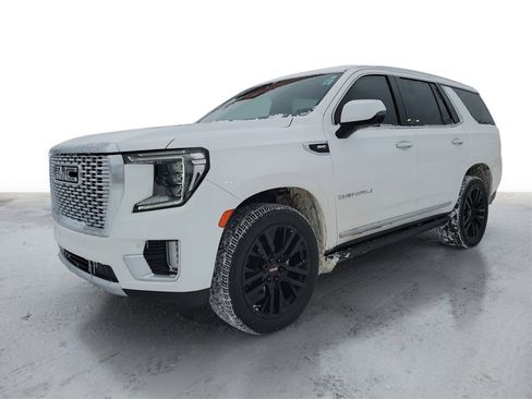 Used 2022 GMC Yukon Denali w/ Denali Premium Package image 2