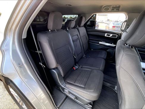 Used 2021 Ford Explorer XLT image 19
