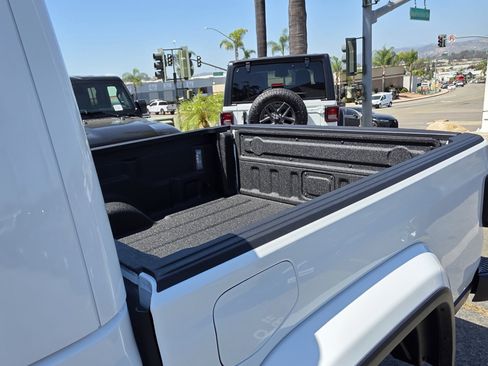 New 2026 Jeep Gladiator Mojave AWD/4WD image 18