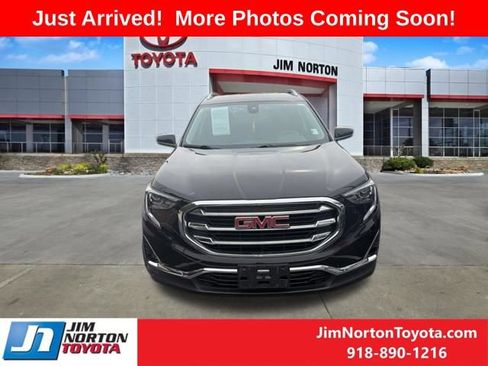 Used 2021 GMC Terrain SLT w/ Infotainment Package II AWD/4WD image 2