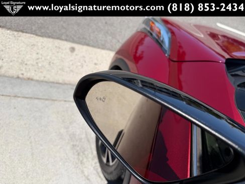 Used 2019 Toyota C-HR Limited FWD image 17