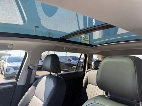 Used 2023 Volkswagen Tiguan SE w/ Panoramic Sunroof Package image 20