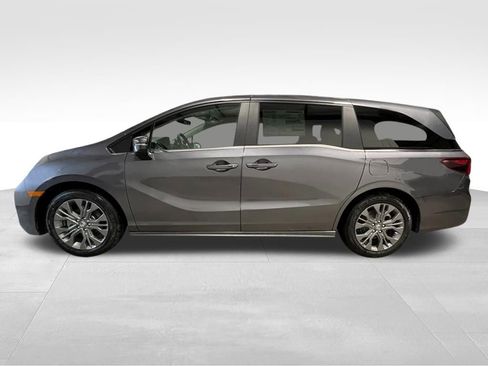 New 2026 Honda Odyssey Touring image 2