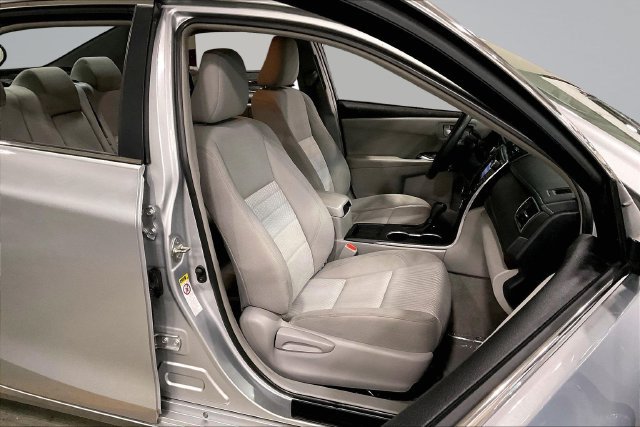 Used 2015 Toyota Camry LE FWD image 7
